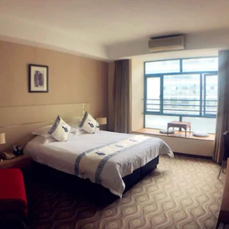 Urban Hotel Shanghai Bagian luar foto