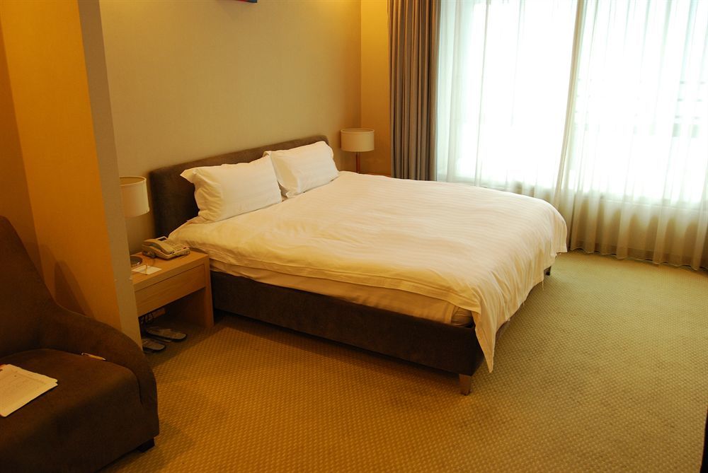 Urban Hotel Shanghai Bagian luar foto